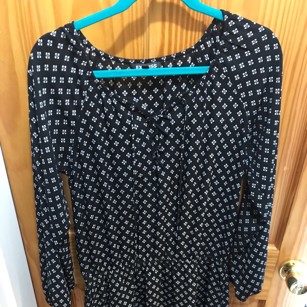 Express dress. Waist line elastic.